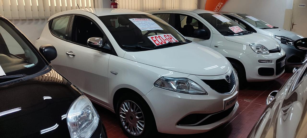 Lancia Ypsilon 1.2 69 CV 5 porte GPL Ecochic Silver