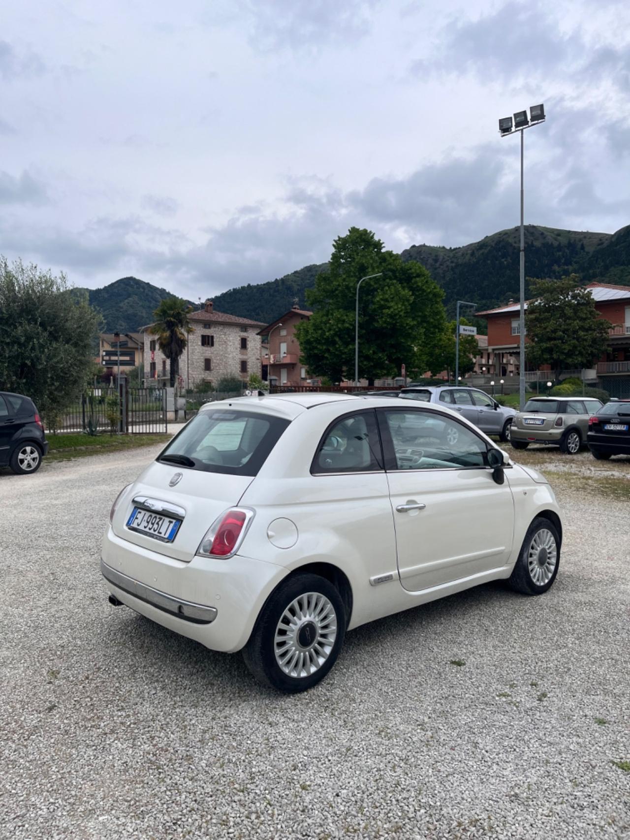 Fiat 500 1.3 Multijet Lounge 2010 120000 km PERLA
