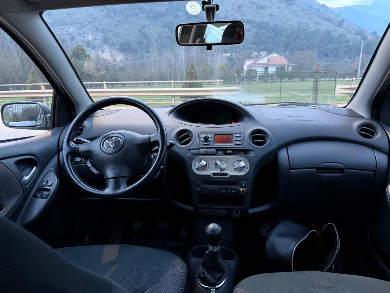 Toyota Yaris 1.0i 16V cat 5 porte Sol