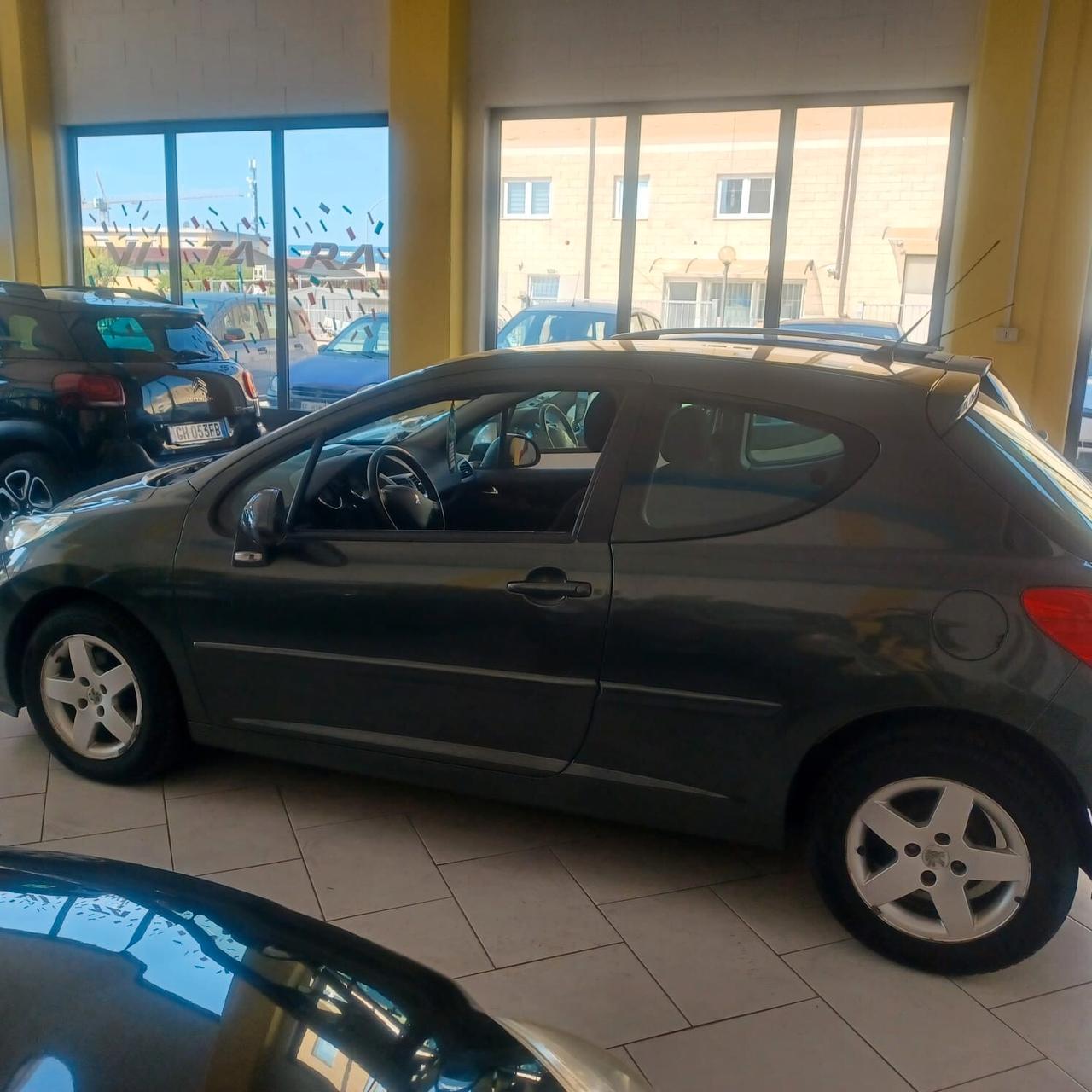 96438 km PEUGEOT 207 1.4 NEOPATENTATI