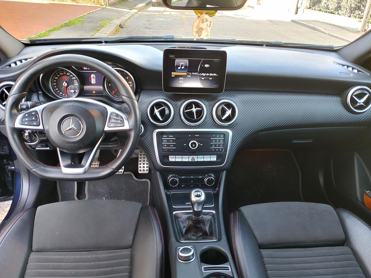 Mercedes-Benz A 180 AMG Line A 180 D