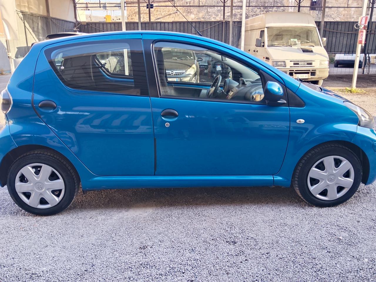 Toyota Aygo 1.0 12V VVT-i 5 porte Now 2011