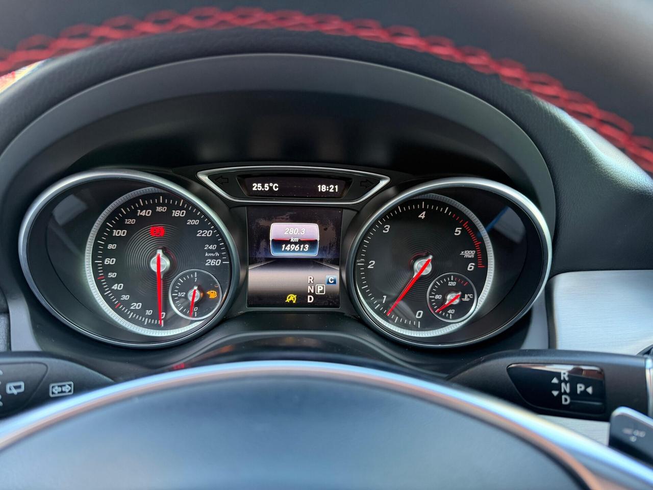 MERCEDES GLA 200D PREMIUM AMG 4 MATIC