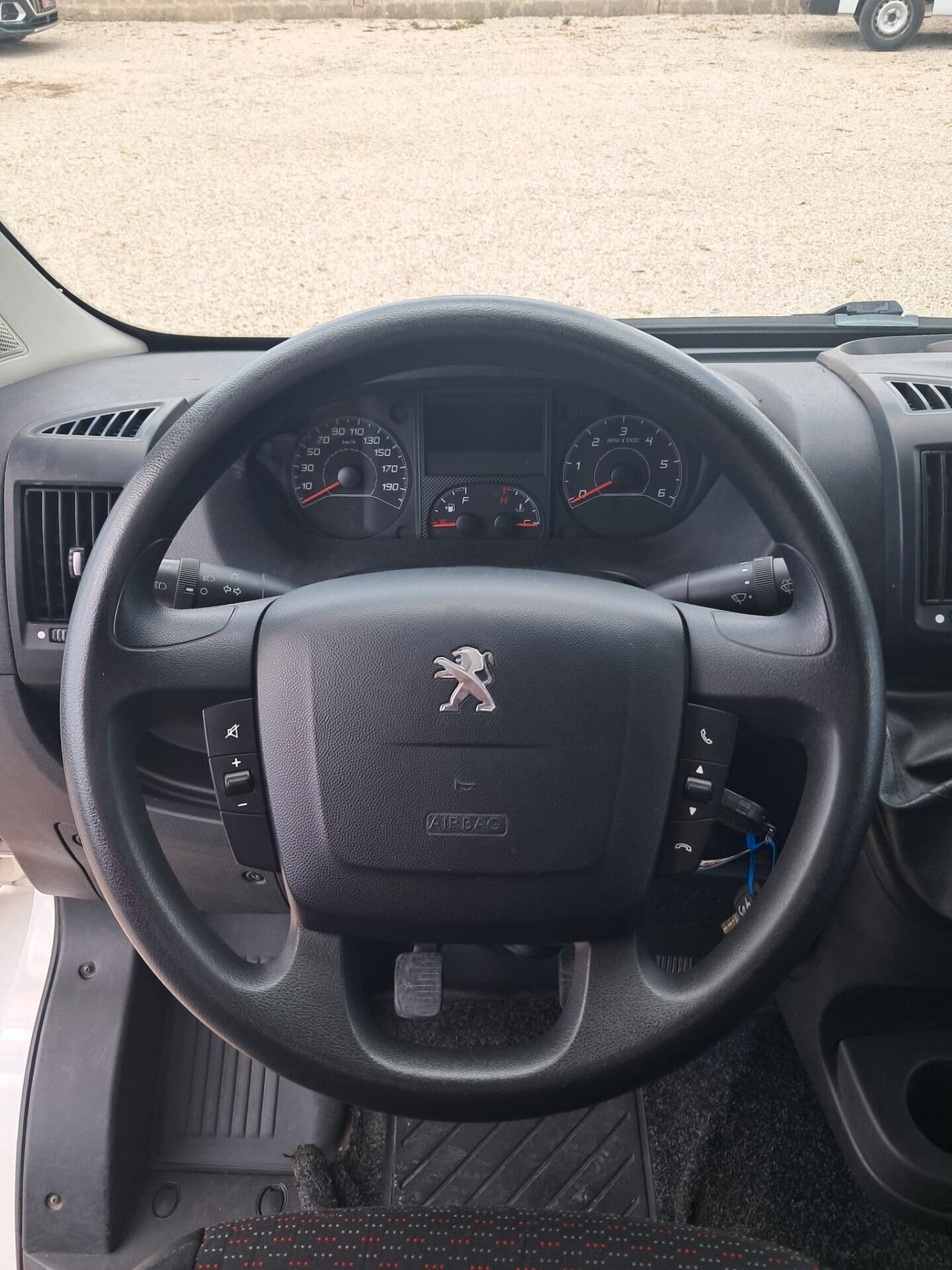 Peugeot Boxer 333 2.2 BlueHDi 140*CLIMA