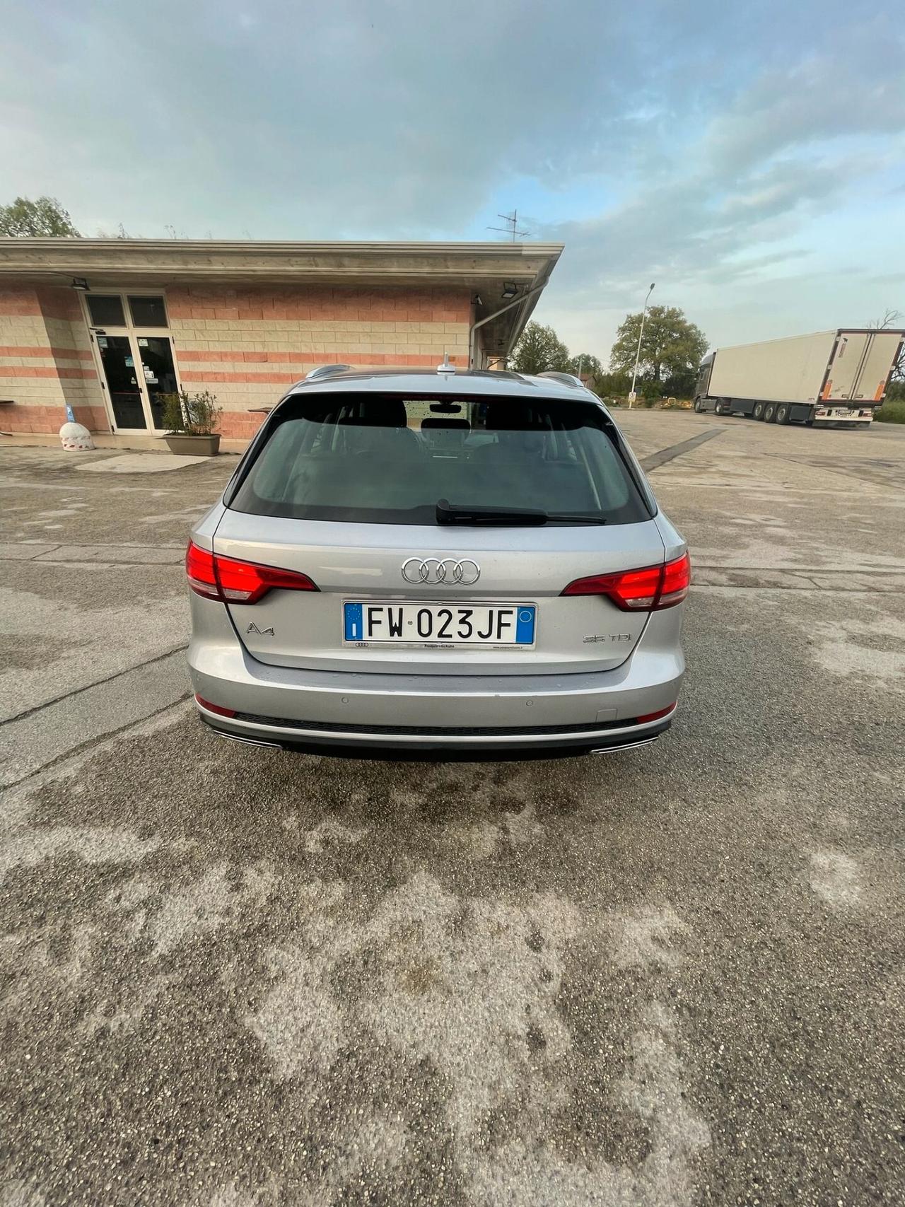 Audi A4 Avant 35 TDI 2.0 150 cv S-tronic S-line edition. Full optional