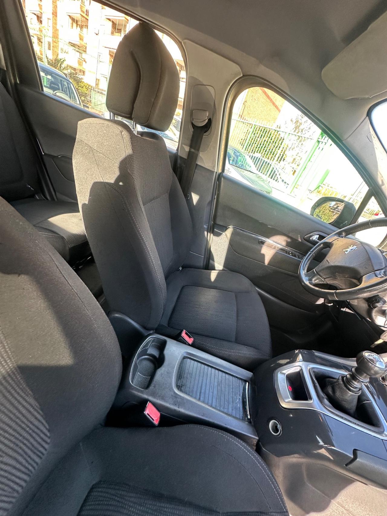 Peugeot 5008 1.6 HDi 110CV Féline