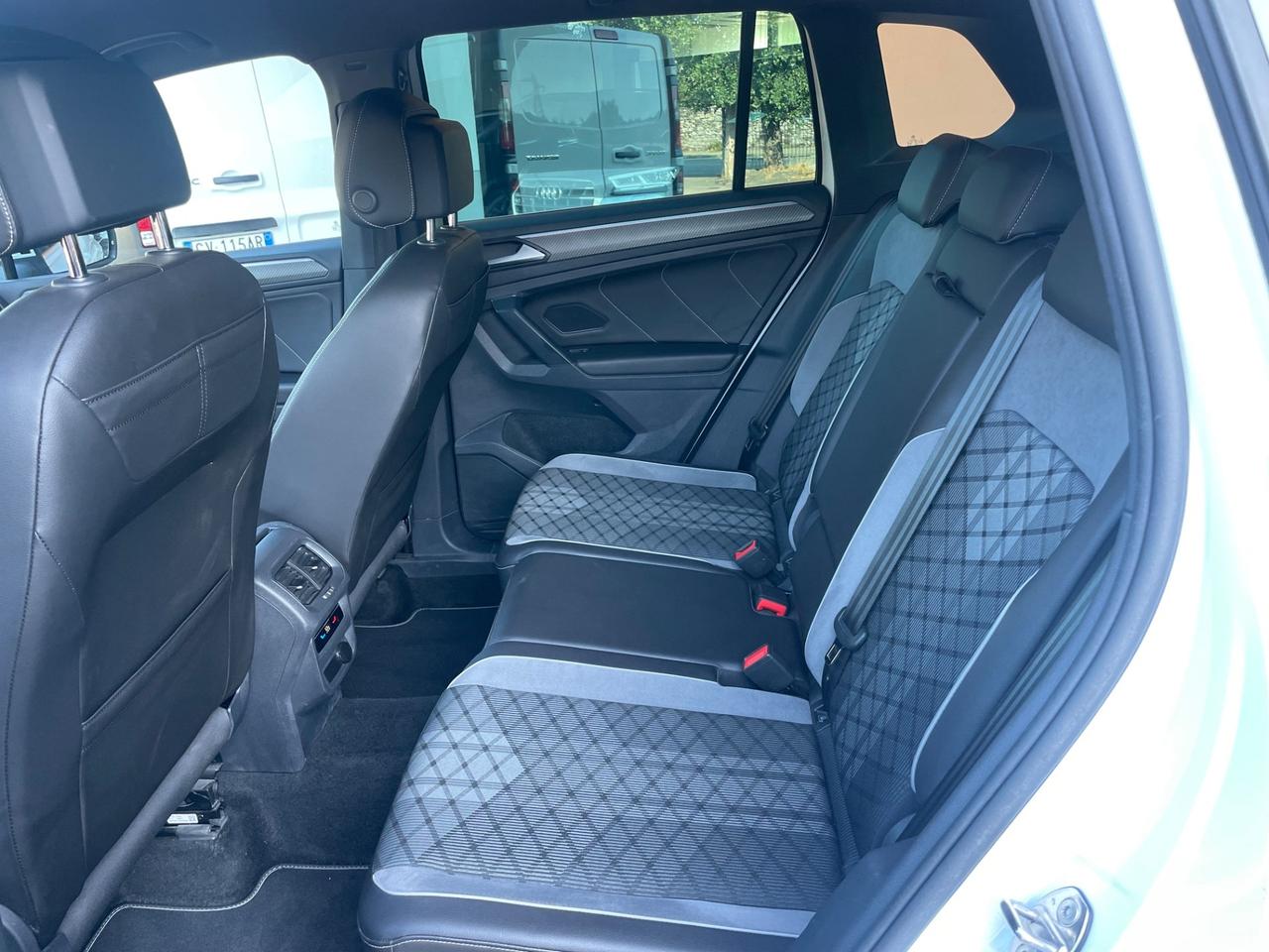 Volkswagen Tiguan 2.0 TDI 150 CV SCR DSG R-Line