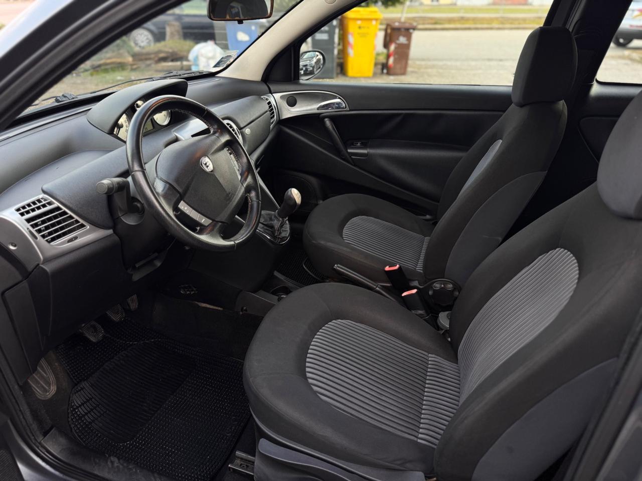 Lancia Ypsilon 1.3 MJT 75 CV Platino