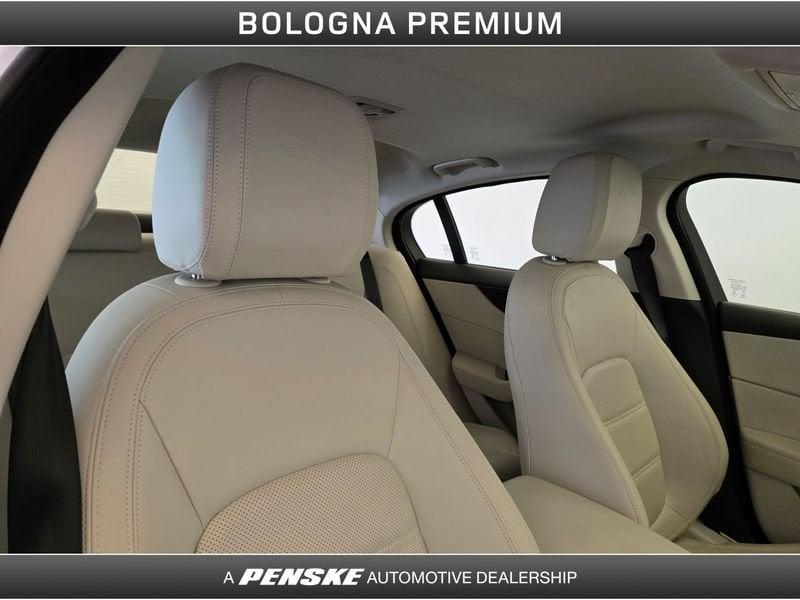 Jaguar XE XE 2.0 D 180 CV aut. SE