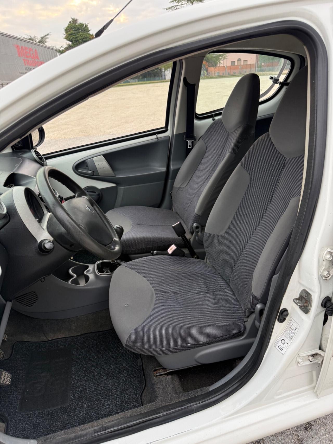 Peugeot 107 5porte 1.0 benzina 68cavalli NEOPATENTATI