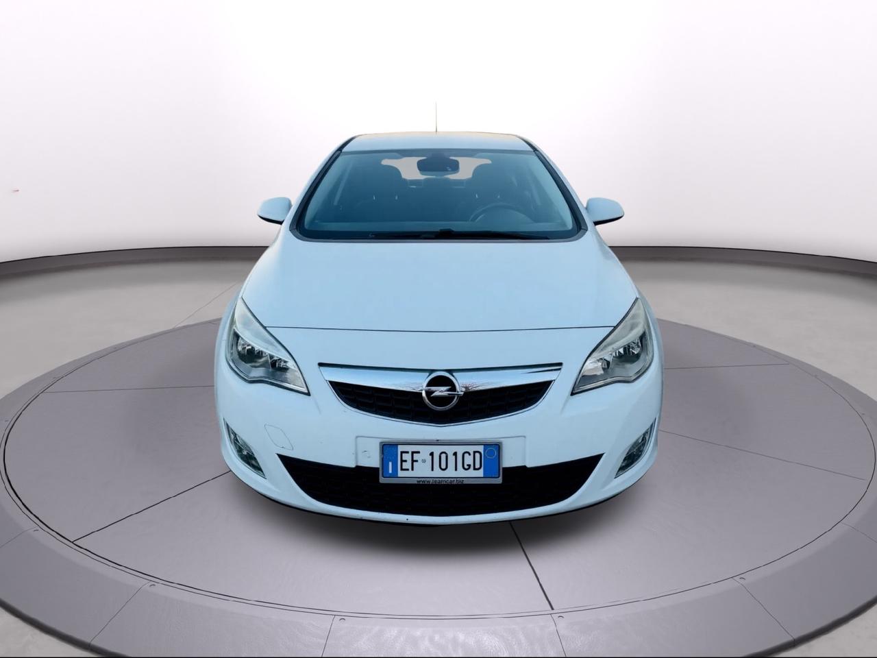 Opel Astra cosmo 1.7 CDTI anno 2011 neo patentati