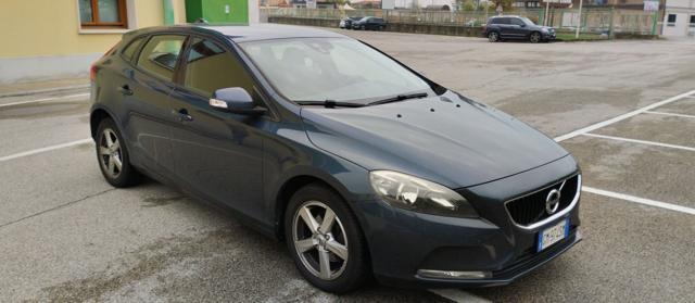 VOLVO V40 D2 Business