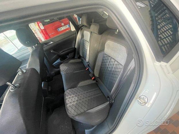 Volkswagen Polo 1.0 TSI DSG R-Line