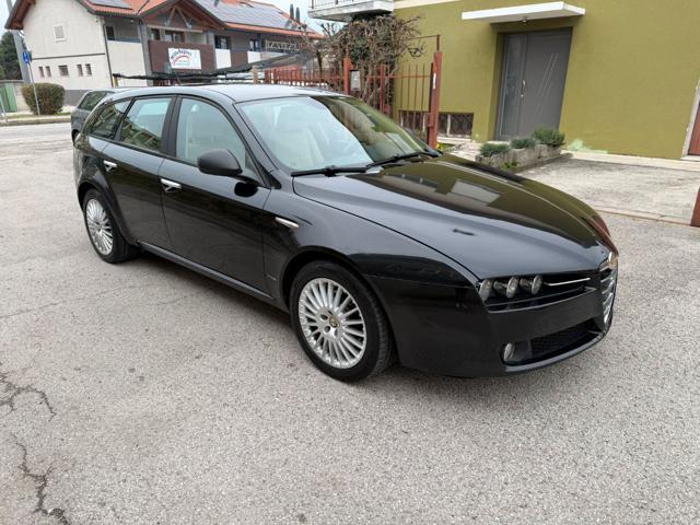 ALFA ROMEO 159 1.9 JTDm 16V Sportwagon Distinctive