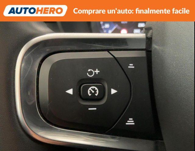 VOLVO XC40 T2 Geartronic Momentum Pro