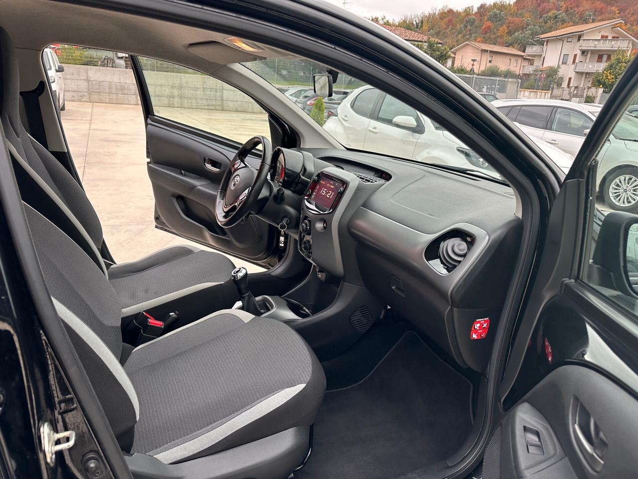 Toyota Aygo Connect 1.0 VVT-i 72 CV 5 porte x-play