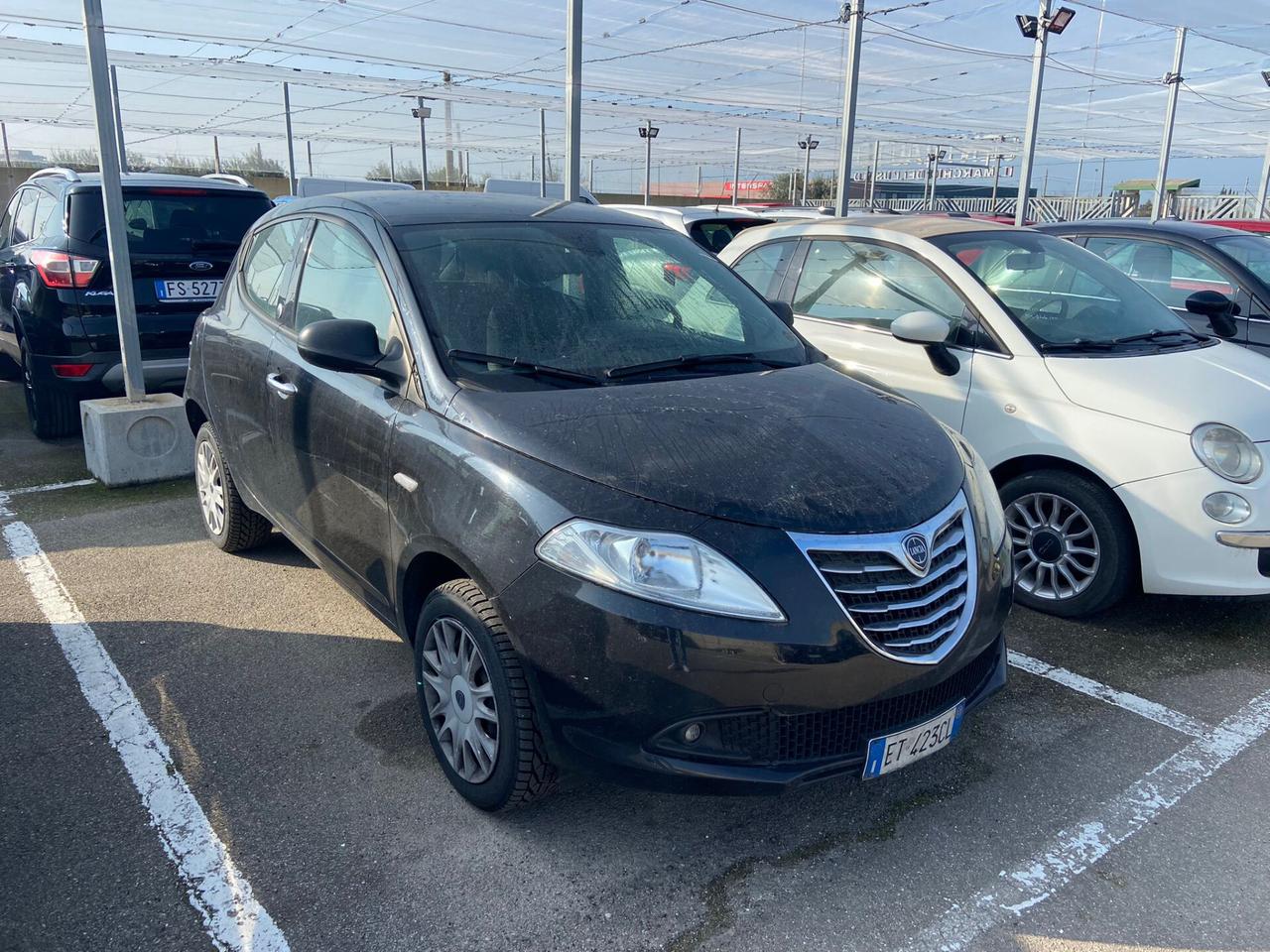 Lancia Ypsilon 0.9 TwinAir 85 CV 5 porte Metano Ecochic Silver