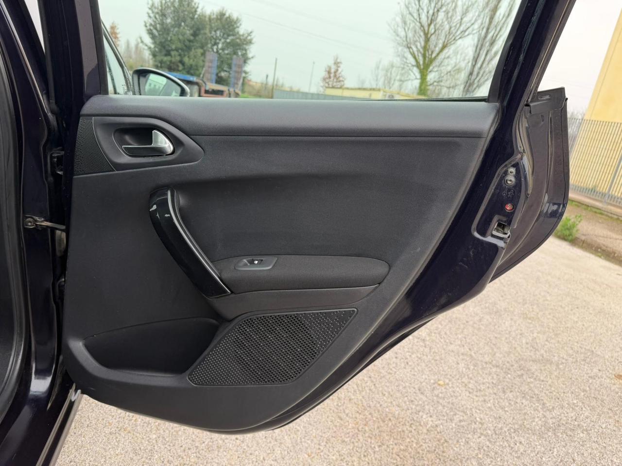 Peugeot 208 PureTech Allure GARANZIA 12 m