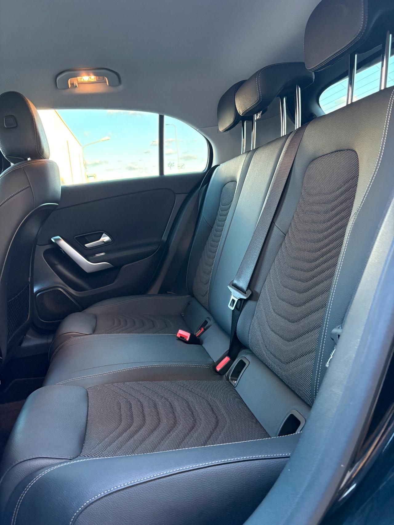 Mercedes-benz A 180 d Premium auto AMG con NAVI,TELECAMERA,VIRTUAL COCKPIT,APPLE CARPLAY,FULL LED,VETRI OSCURATI,TESSUTO
