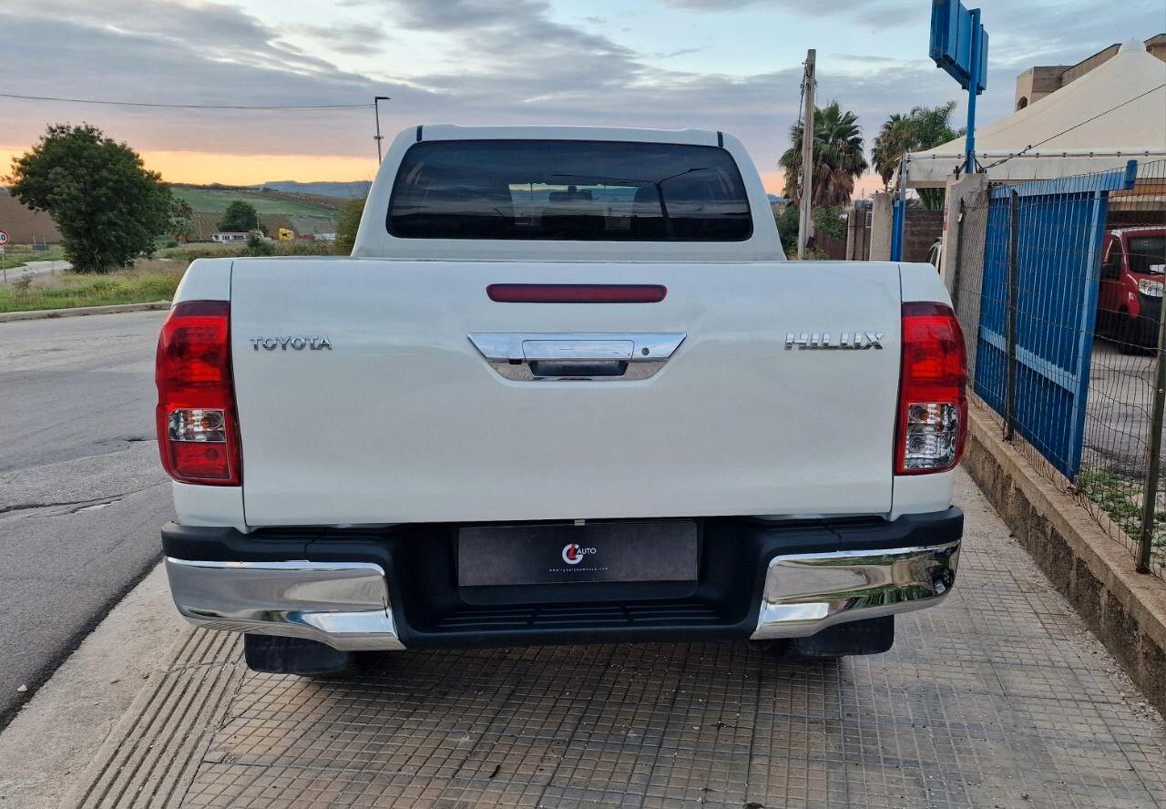 Toyota Hilux 2.4 D-4D 2WD 4 porte Double Cab Lounge