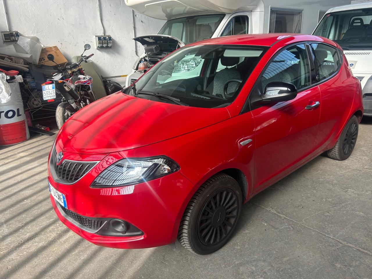 Lancia Ypsilon 1.0 FireFly 5 porte S&S Hybrid Ecochic Gold