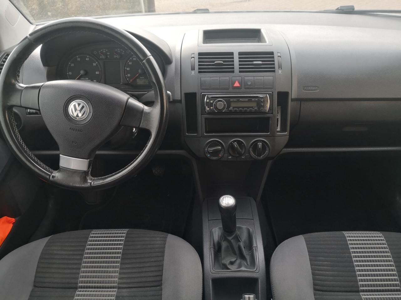 Volkswagen Polo 1. 2 benzina neopatentati