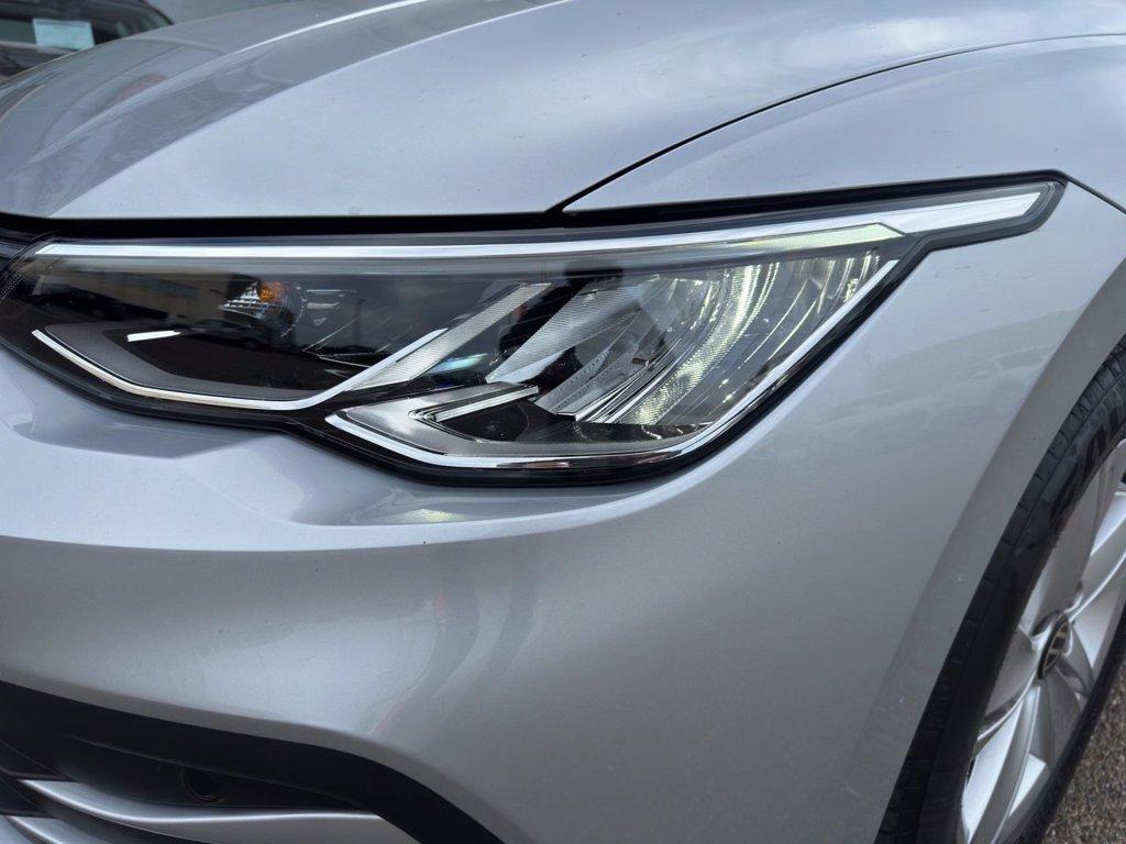 VOLKSWAGEN Golf 1.5 tgi life 130cv del 2022