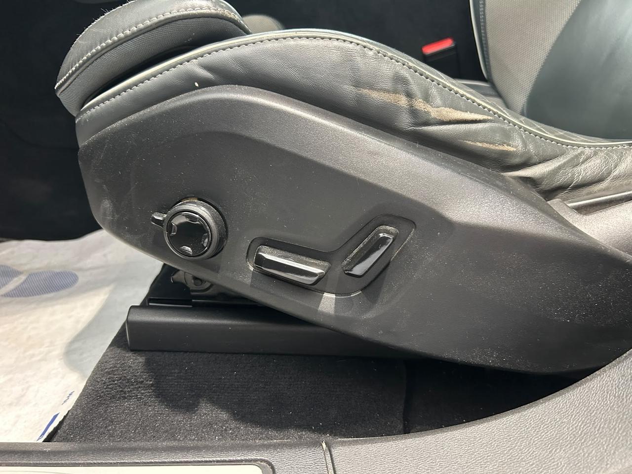 Volvo XC 60 XC60 D5 AWD Geartronic R-design