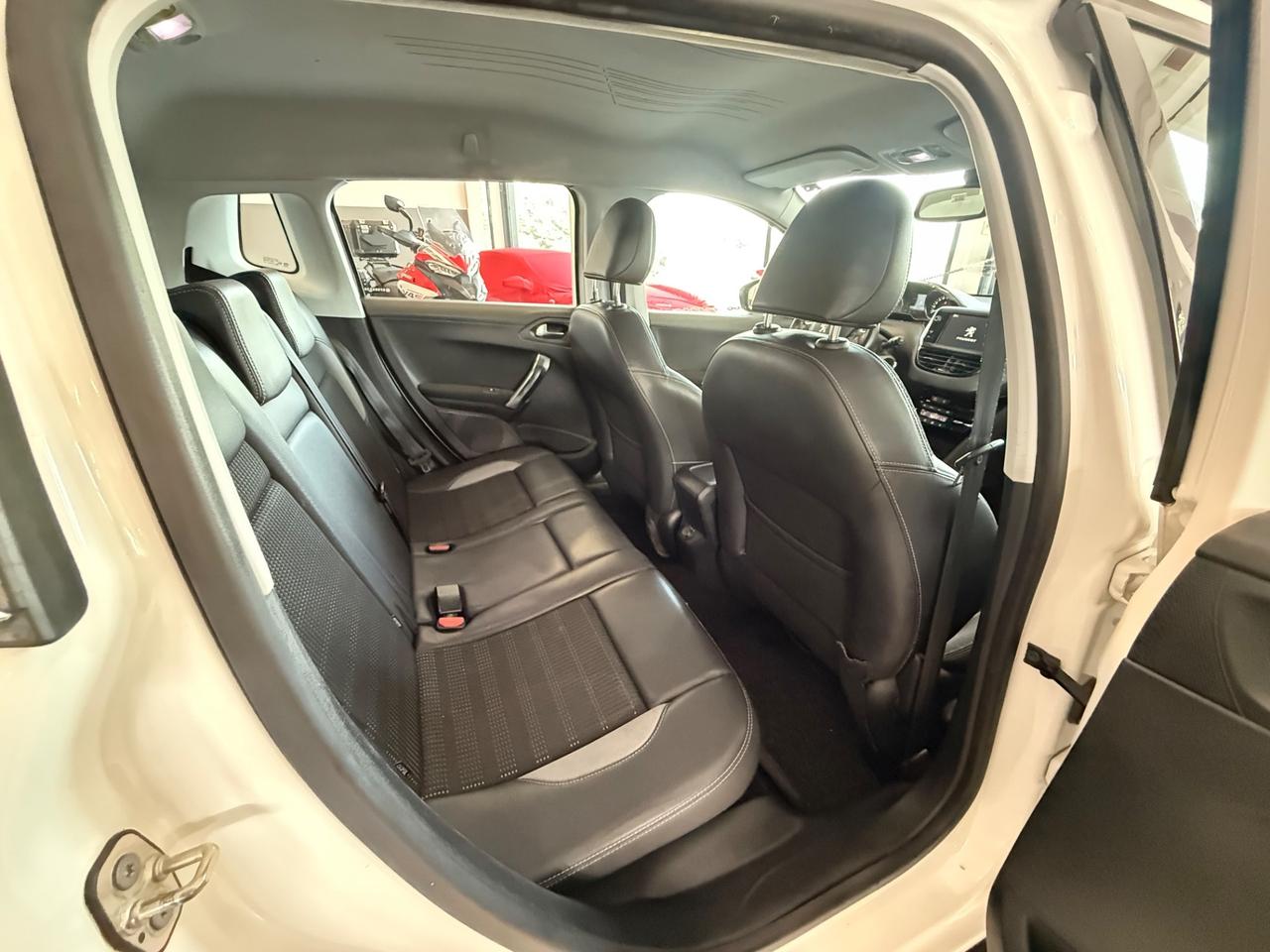 Peugeot 2008 1.6 e-HDi 115 CV Allure 11/2013 Euro 5B Neopatentati