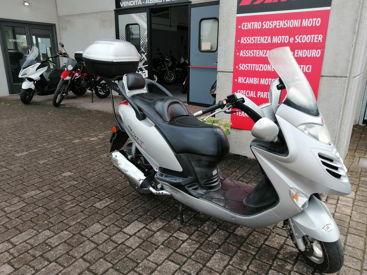 Kymco Grand Dink 250