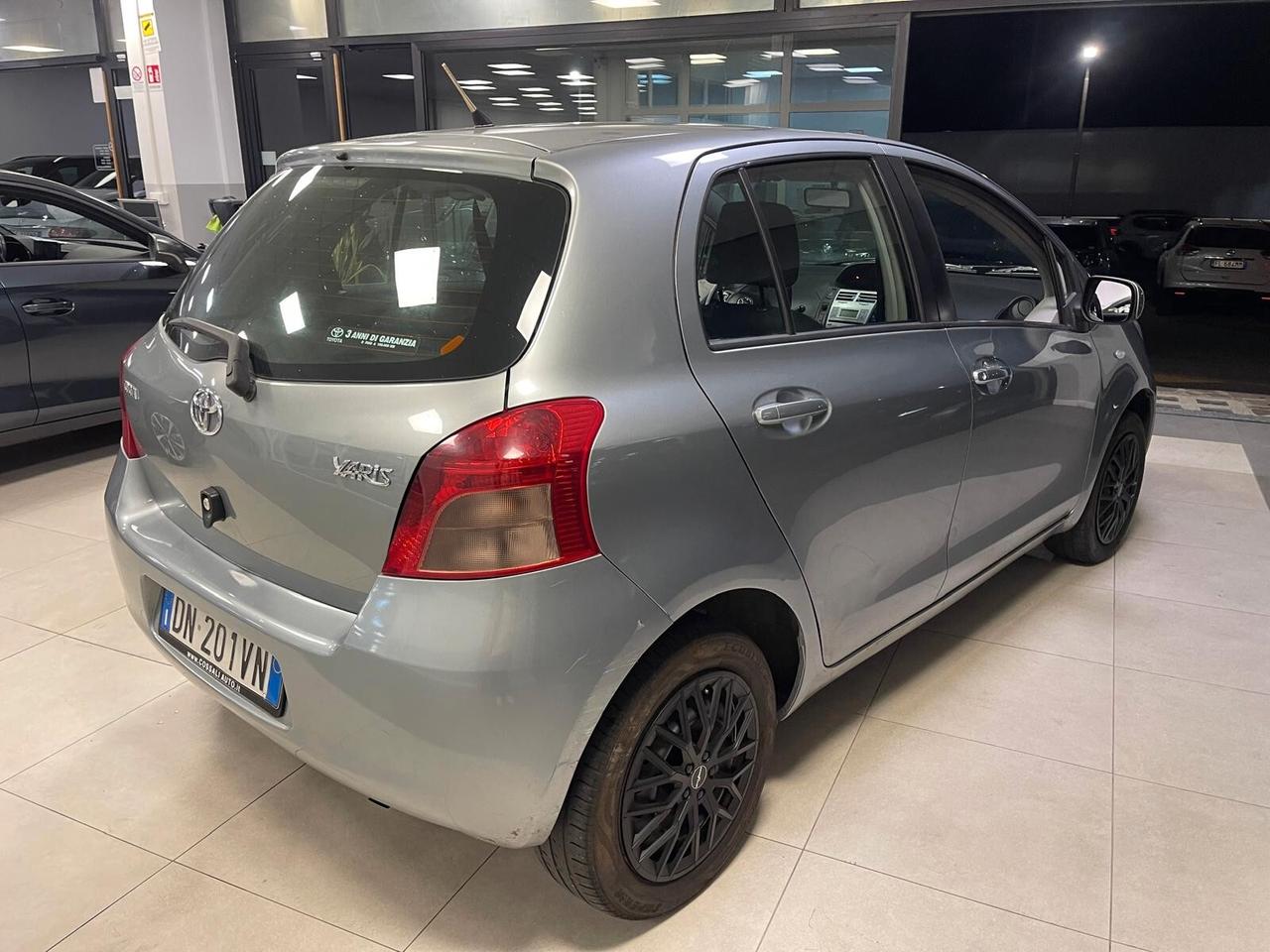Toyota Yaris 1.0 5 porte Sol