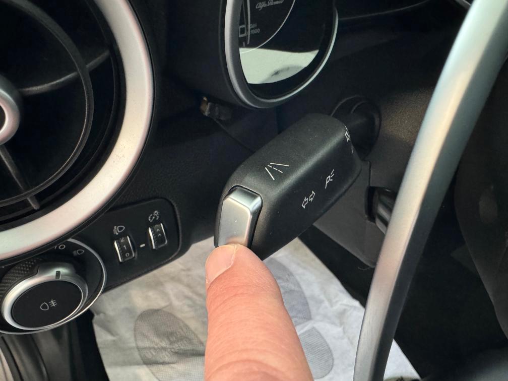 Alfa Romeo Giulia 2.2 T Diesel At8 180cv Super Navi Paddle Full