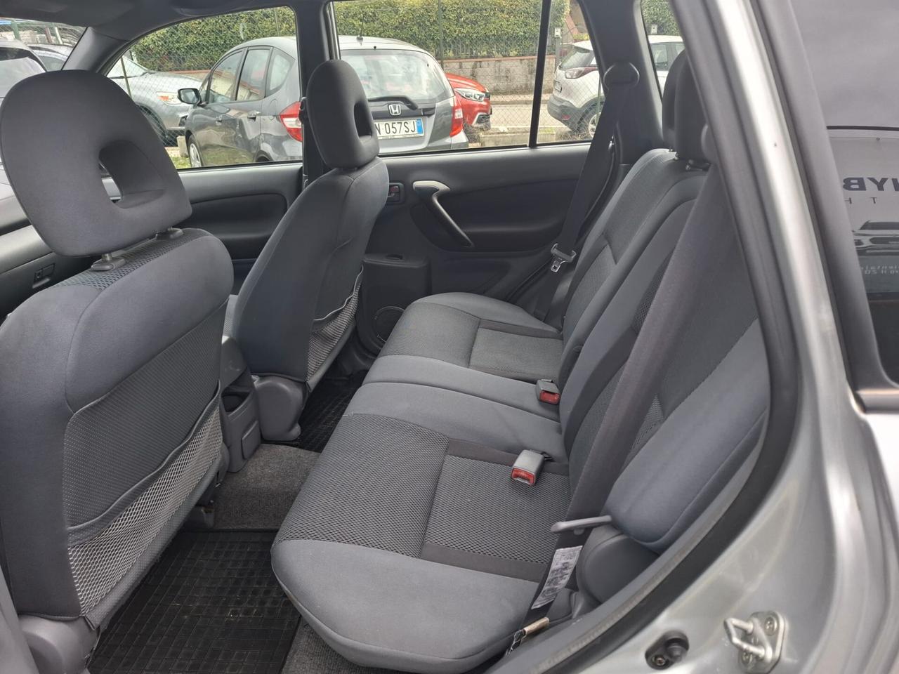 Toyota RAV4 2.0 - 5 porte con GANCIO TRAINO