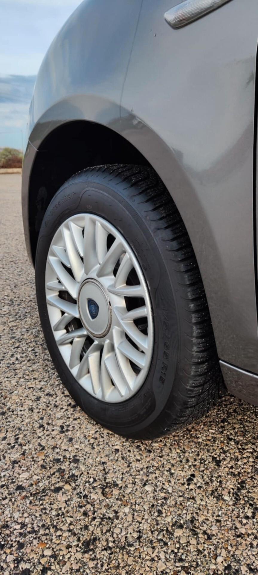 Lancia Ypsilon 0.9 TwinAir 85 CV 5 porte Metano Ecochic Gold