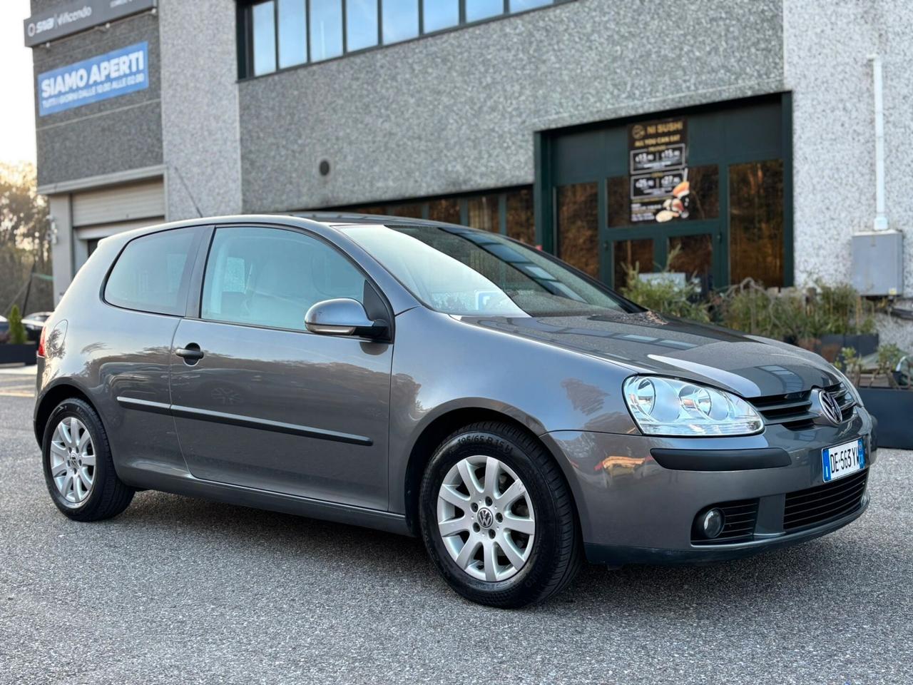 Volkswagen Golf 1.6 16V FSI 3p. *CAMBIO AUTOMATICO*