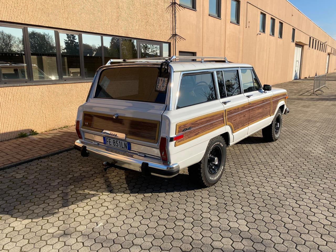Jeep Wagoneer Grand 5.9 v8