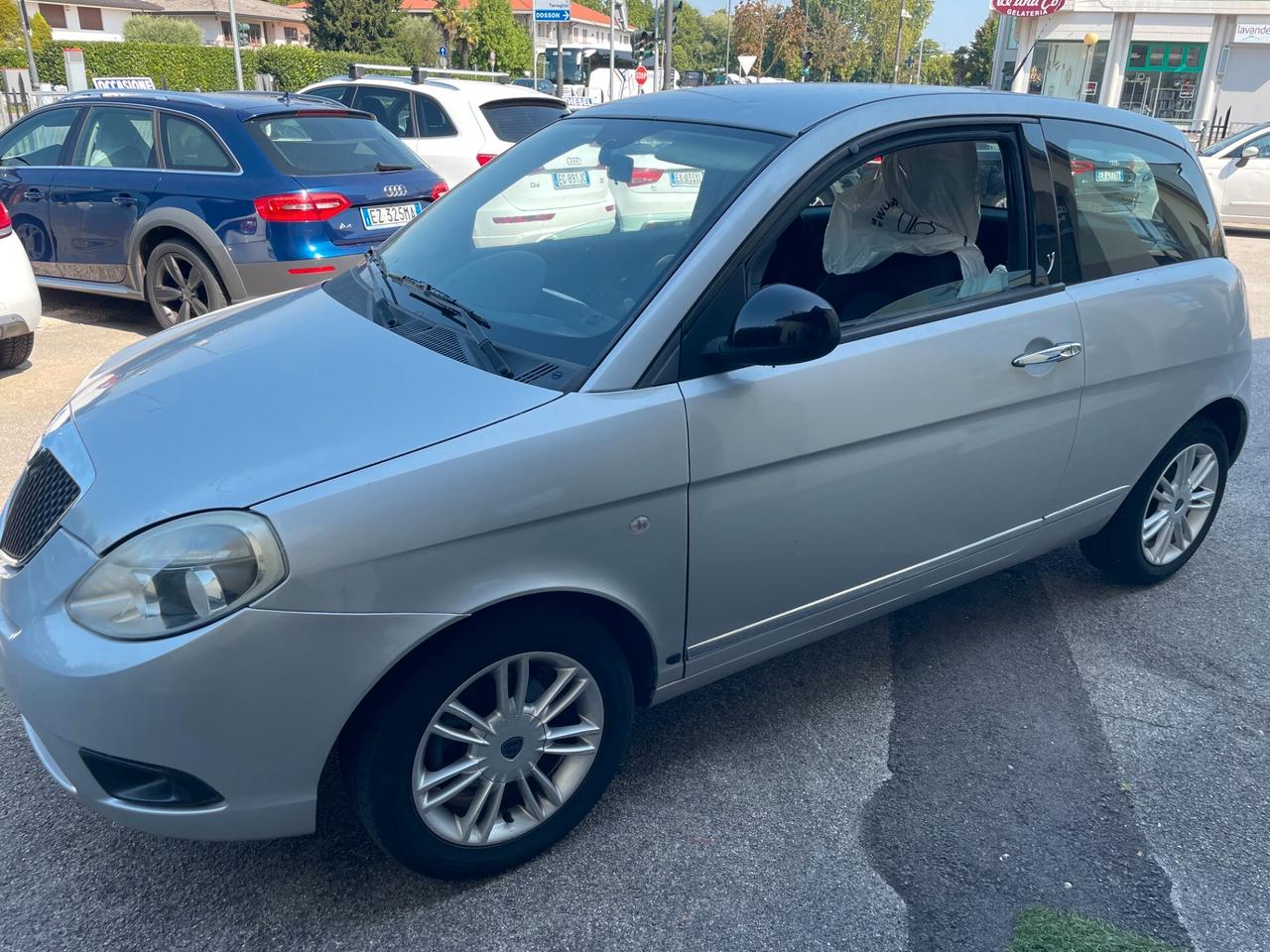 Lancia Ypsilon 1.2 69 CV Unyca