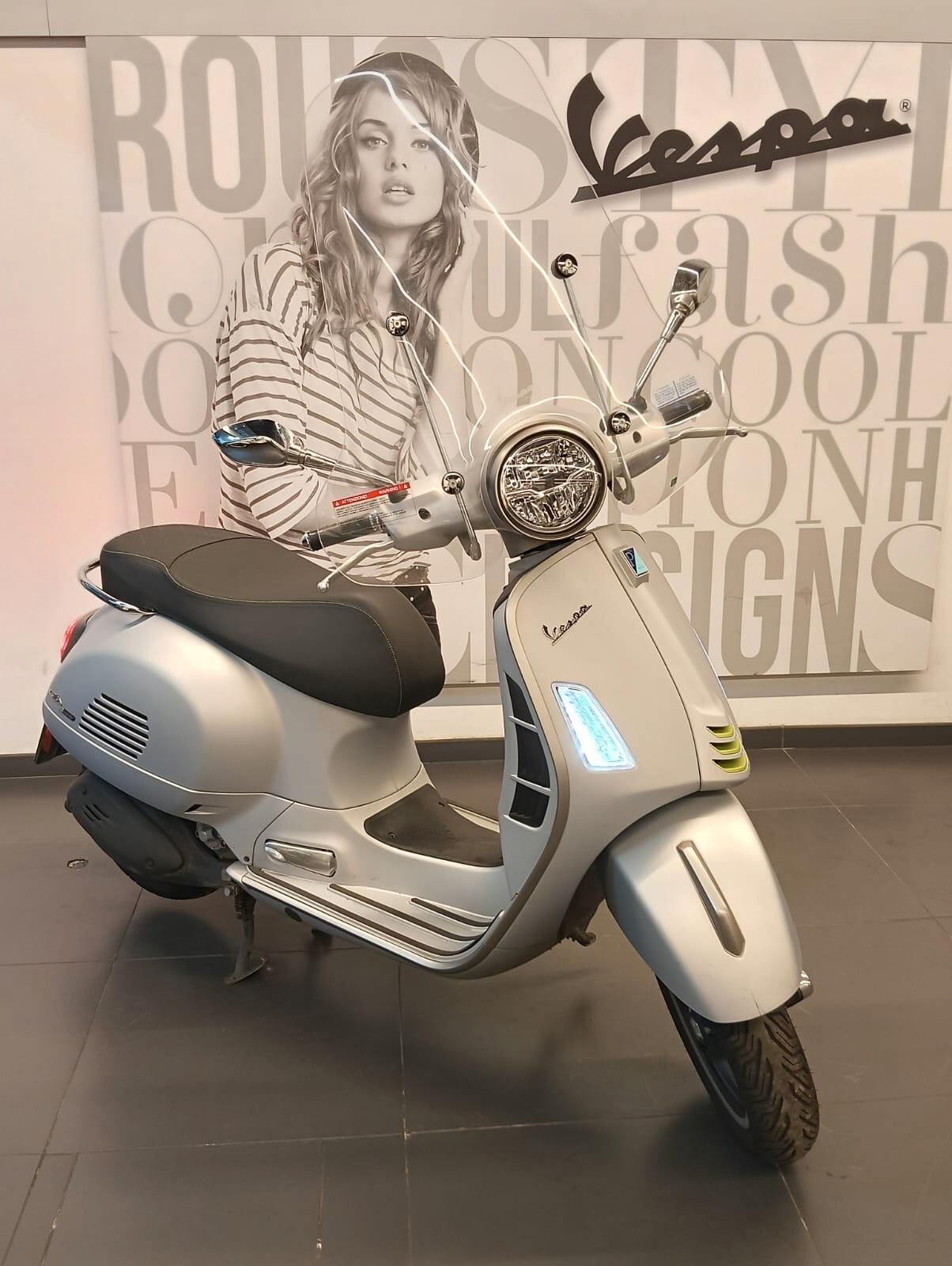 Vespa GTS 300 hpe SUPER TECH