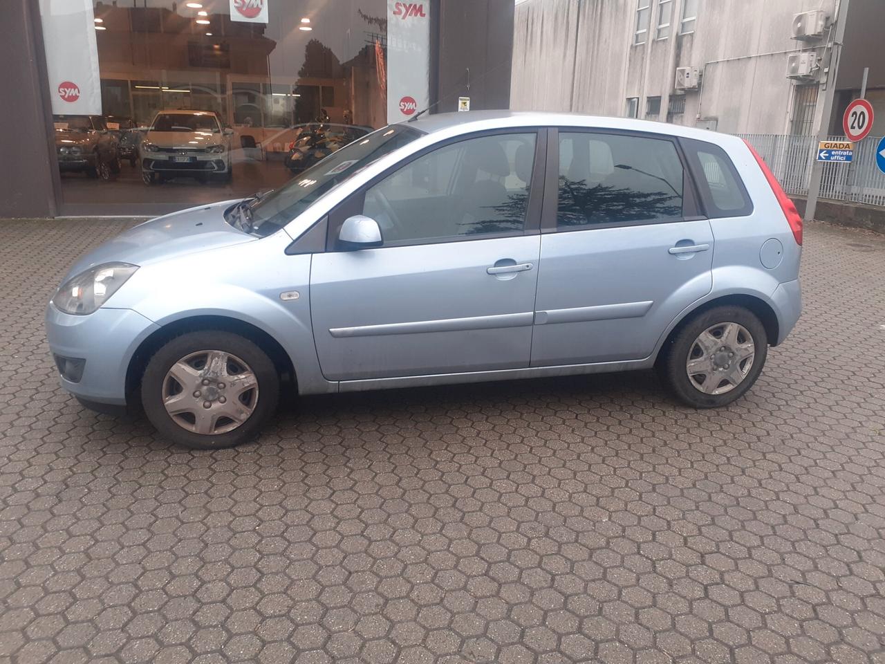 Ford Fiesta 1.2 16V 5p. Ghia