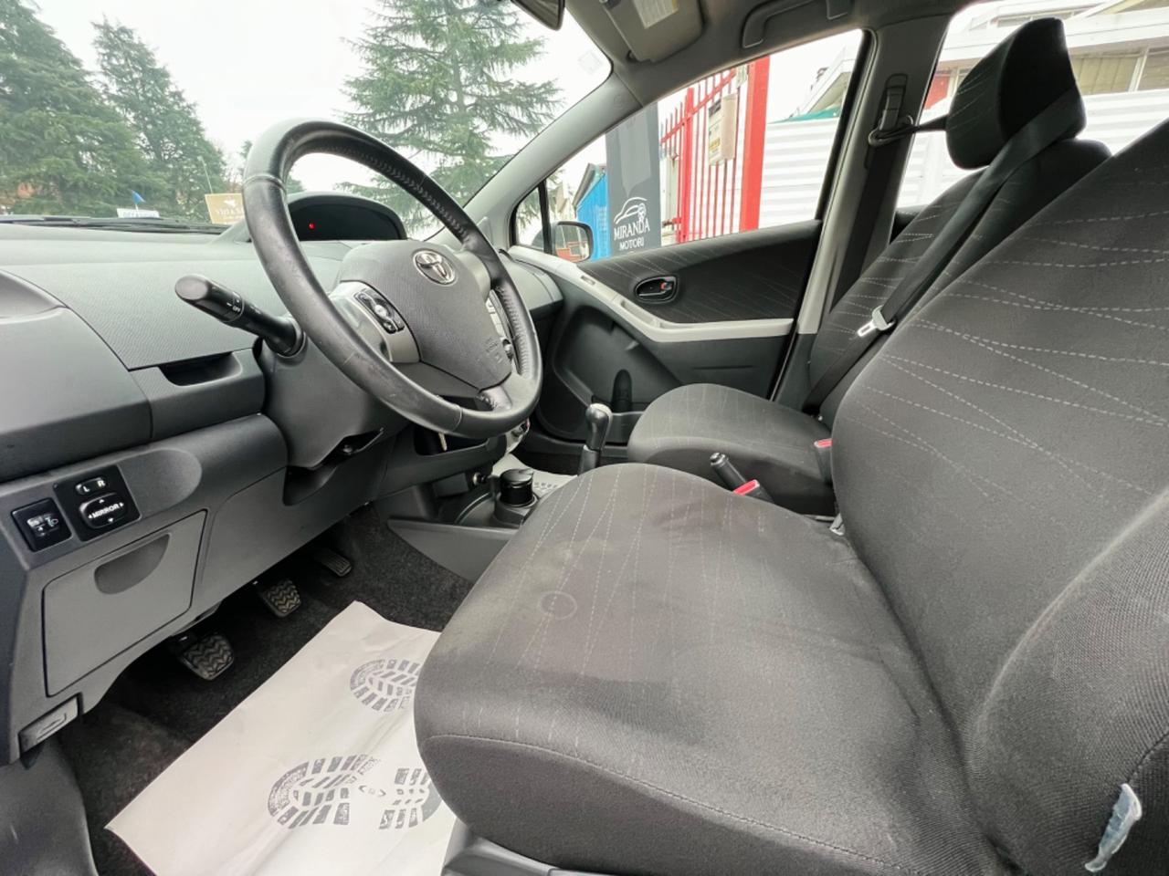 Toyota Yaris 1.0 5 porte Sol