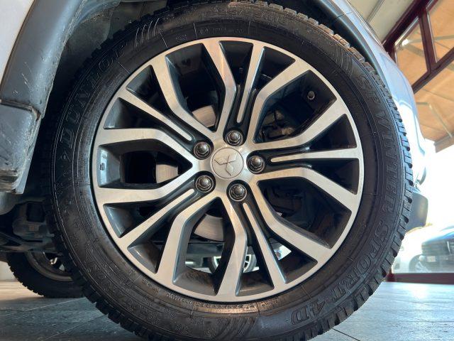 MITSUBISHI Outlander 2.2 DI-D 4WD Instyle 7p.