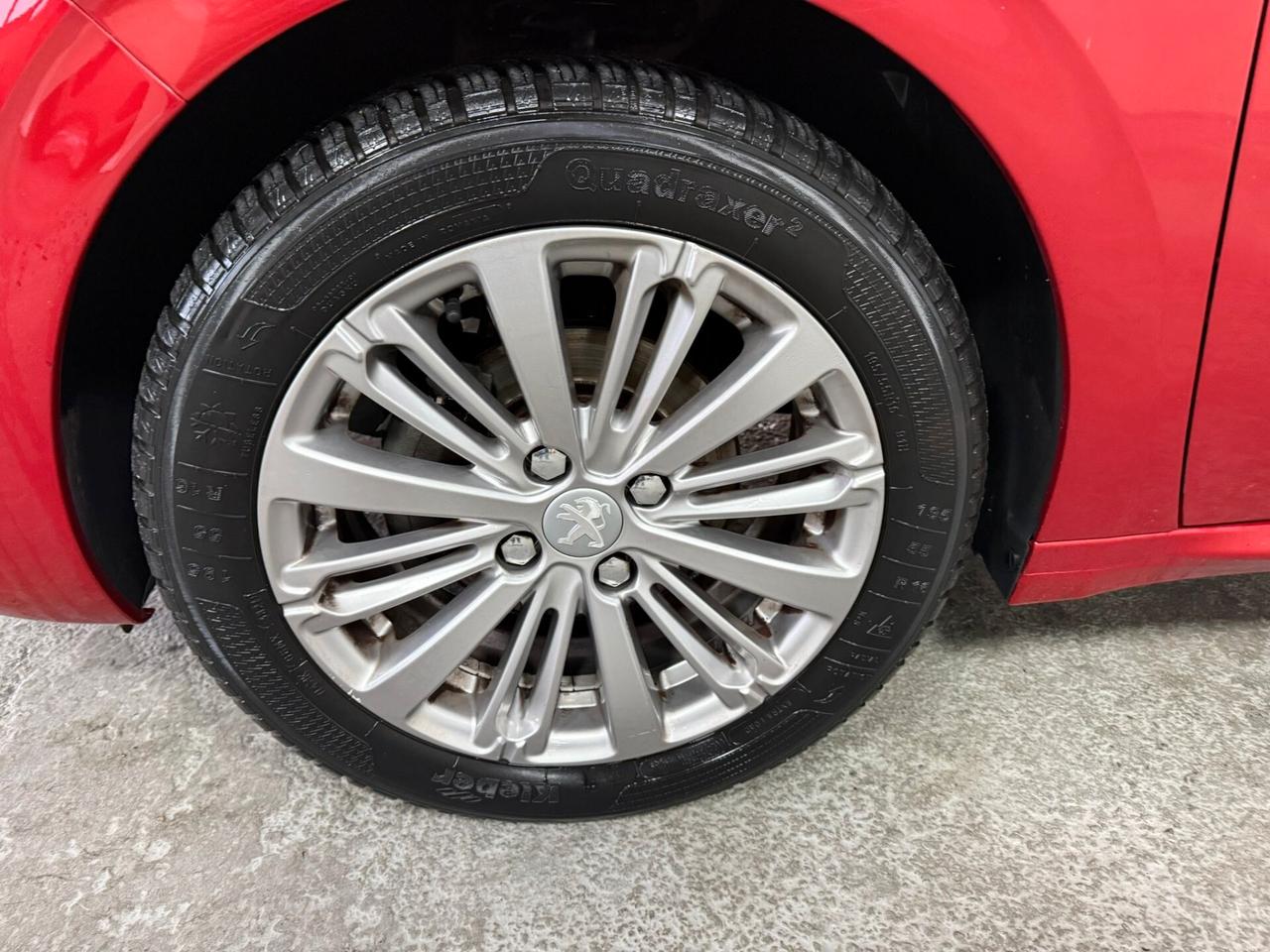 Peugeot 208 PureTech 82cv 5 porte Allure