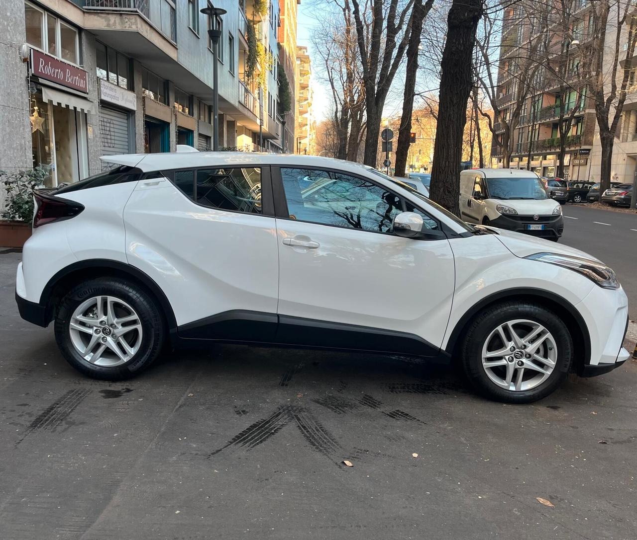 Toyota C-HR 1.8 Hybrid E-CVT Trend