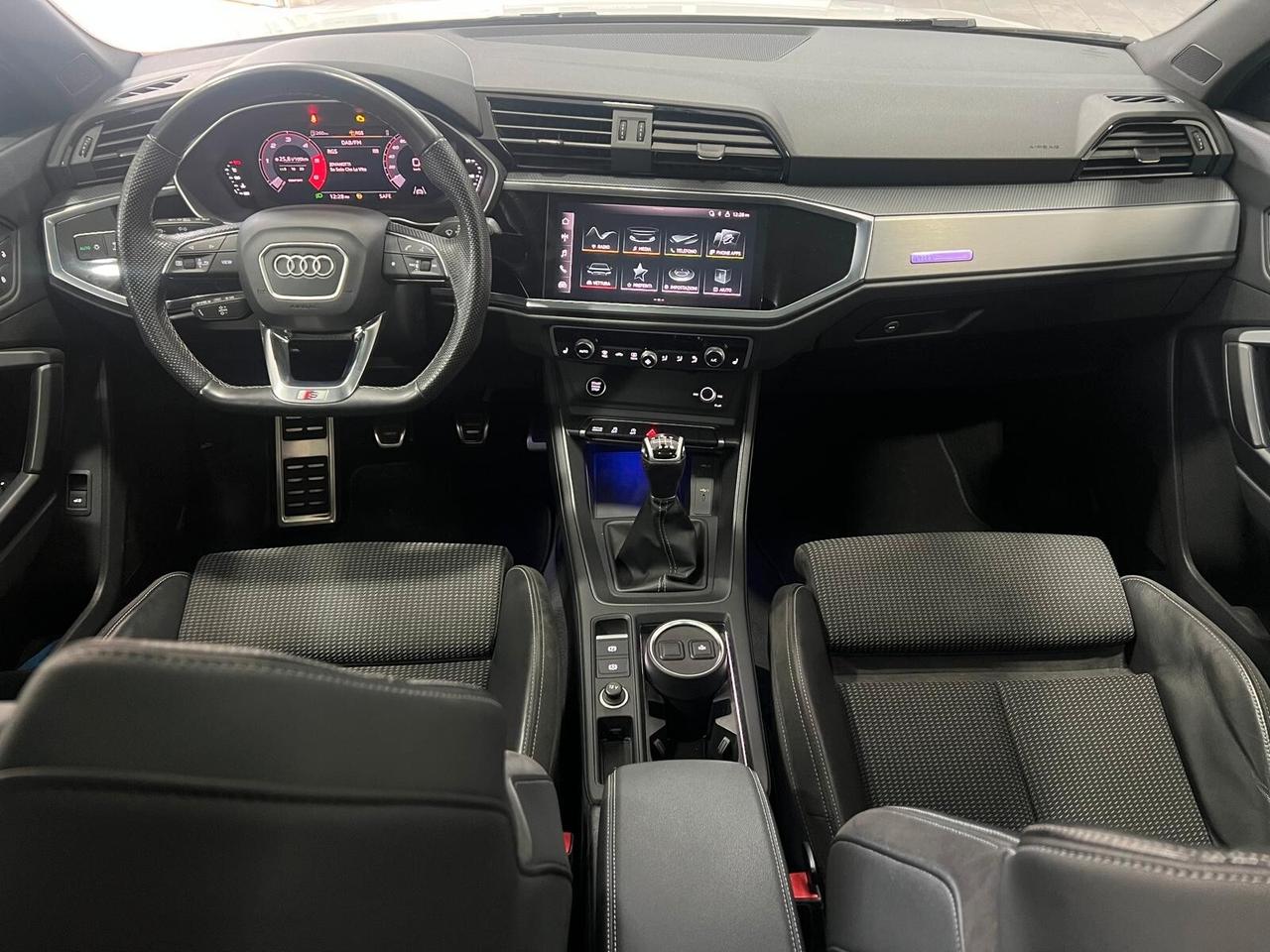 Audi Q3 35 TDI Identity Black