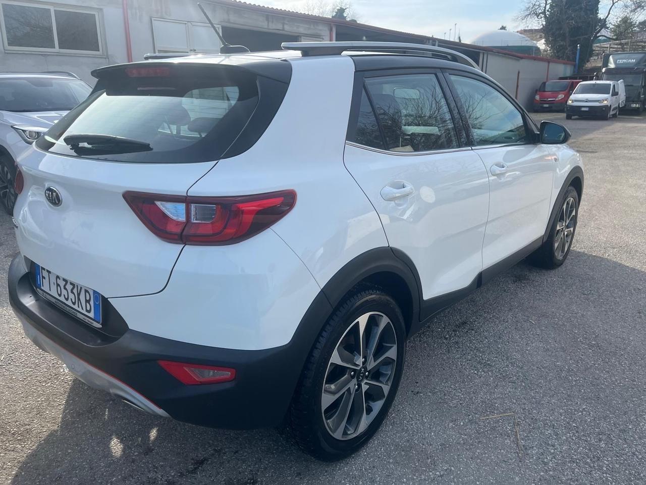 Kia Stonic -1.4MPI-gpl style design pack-2019