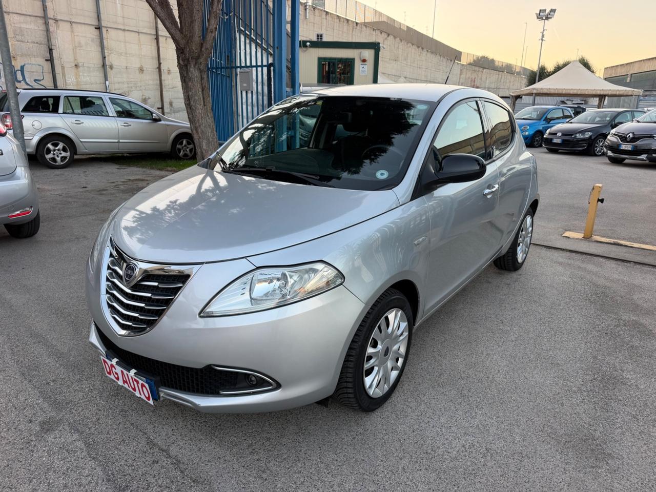Lancia Ypsilon 1.2 benzina 69 cv 2011 105.000 km
