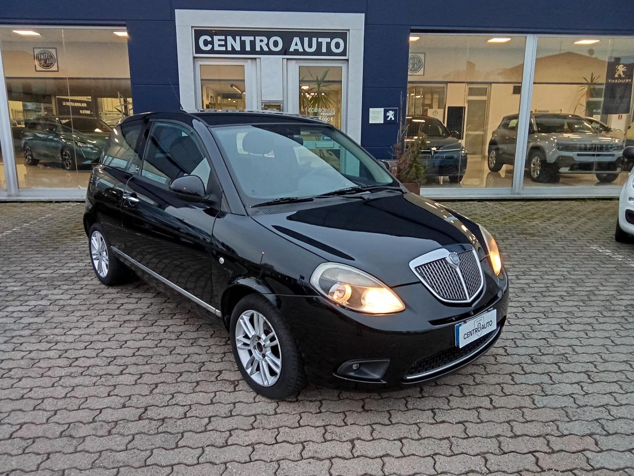 Lancia Ypsilon 1.2 69 CV Unyca