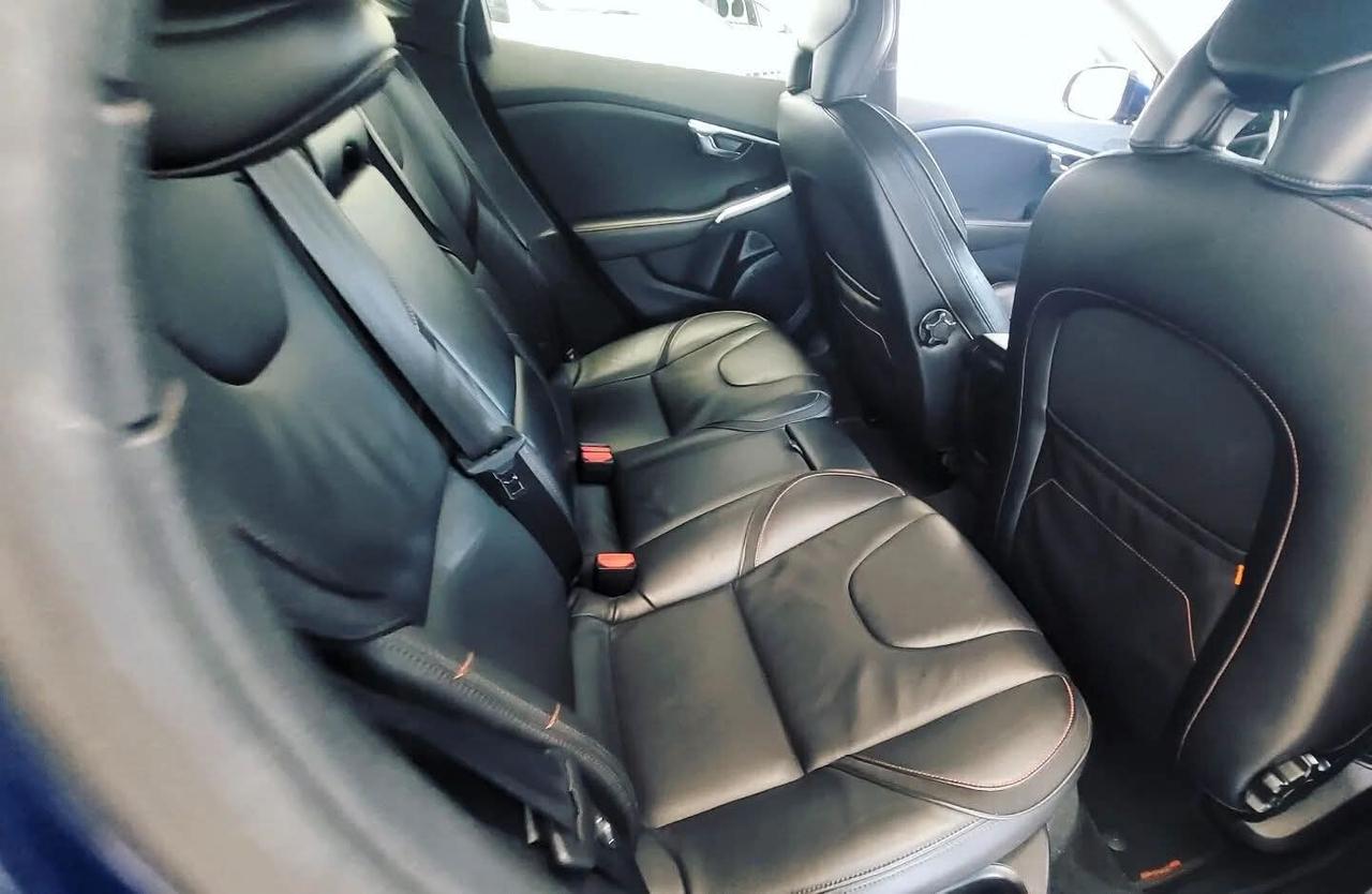 Volvo V40 Cross Country D3 Momentum AUTOMATICO