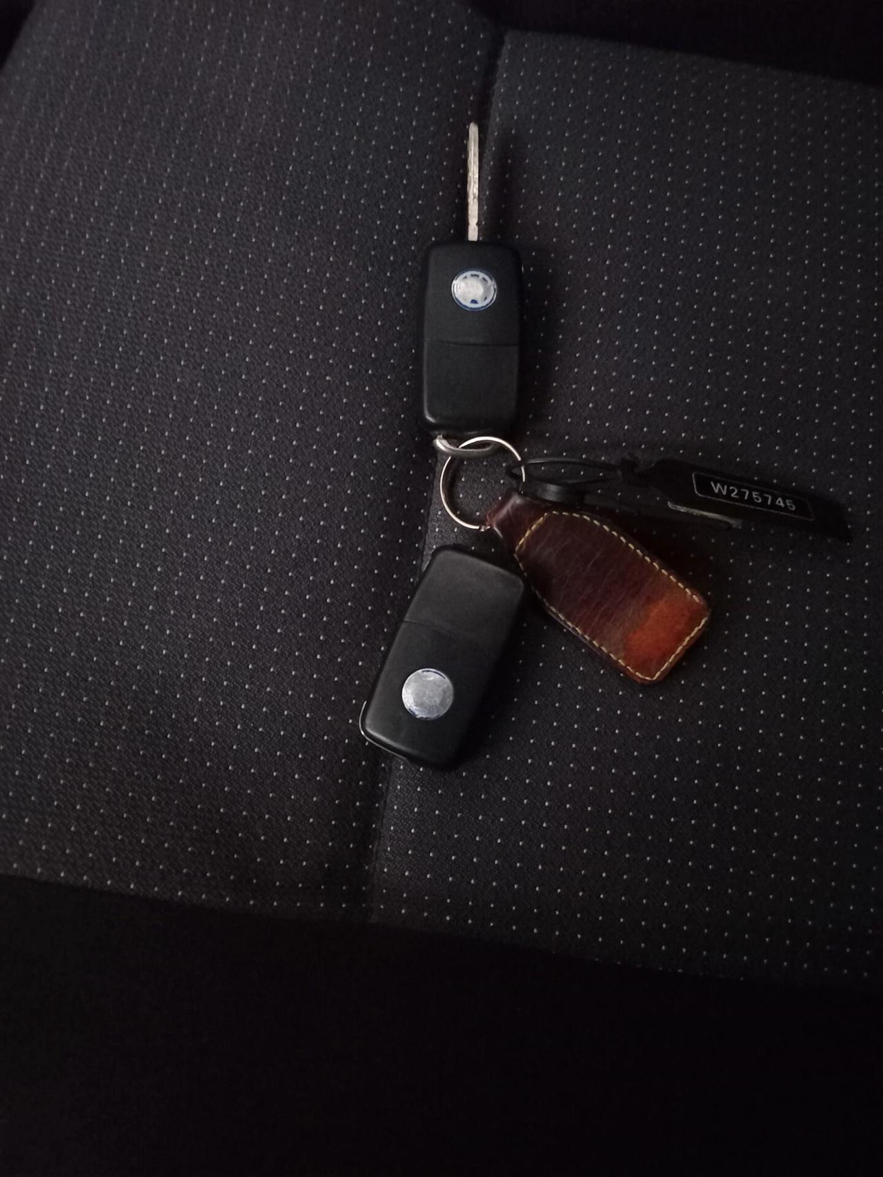 Volkswagen Golf 1.6 16V cat 5 porte Highline