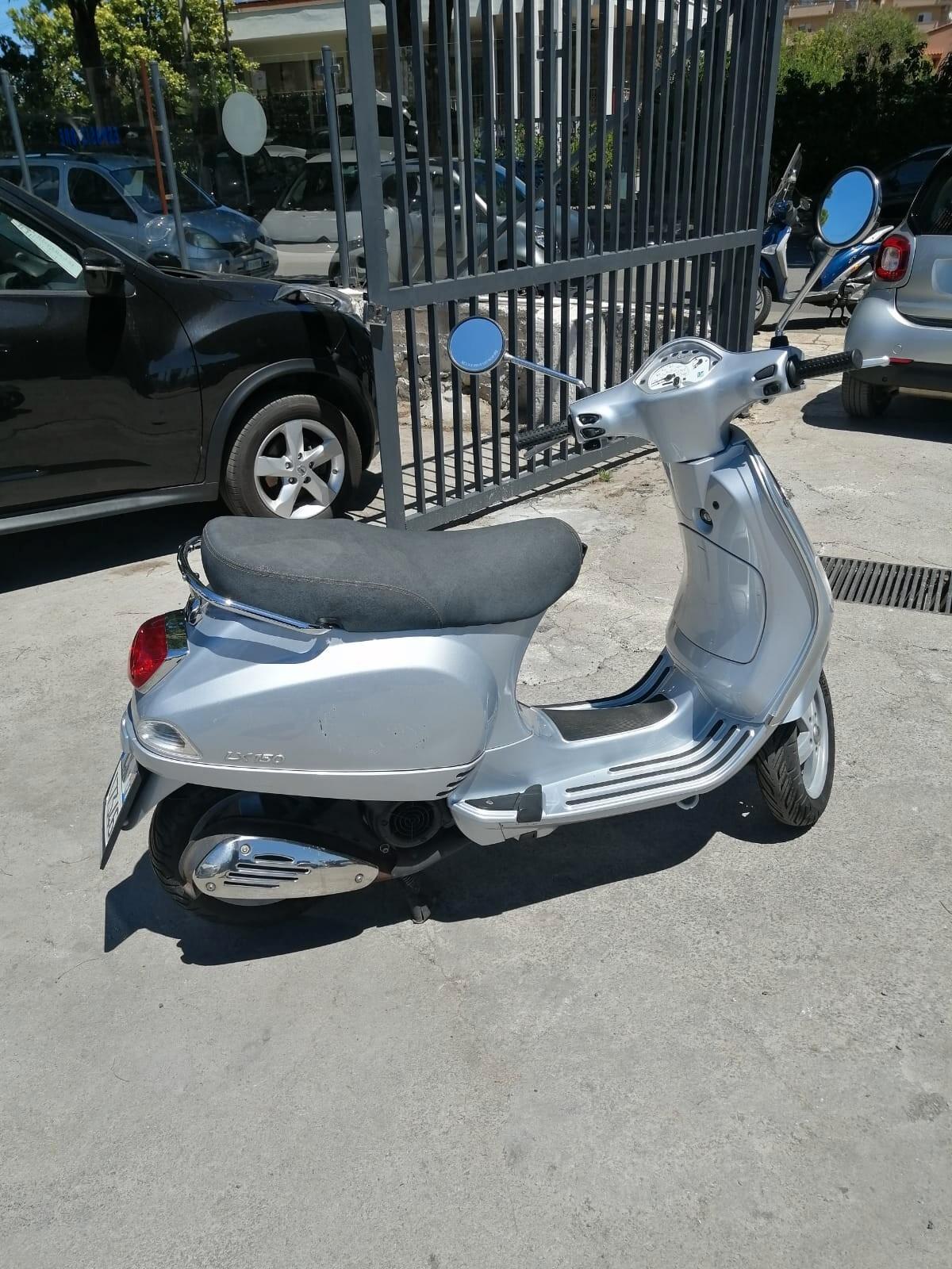 Piaggio Vespa 150 LX